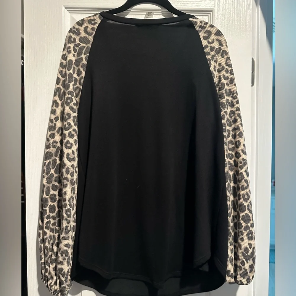 Women’s black top. - Picture 2 of 3